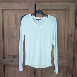 Banana Republic 100% Merino Wool V-Neck Sweater Size Small Cream w/ Navy Stripe